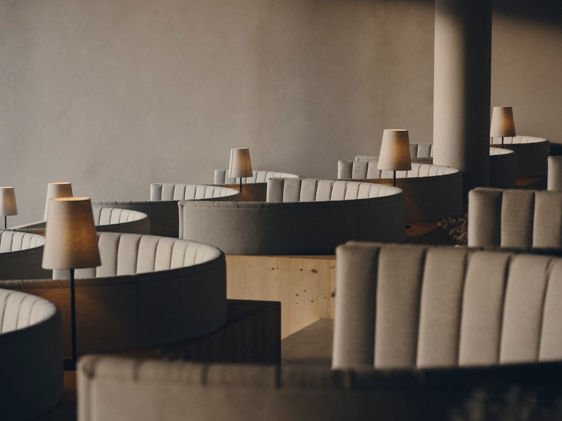 Curved banquettes and lamps in the FORESTIS restaurant